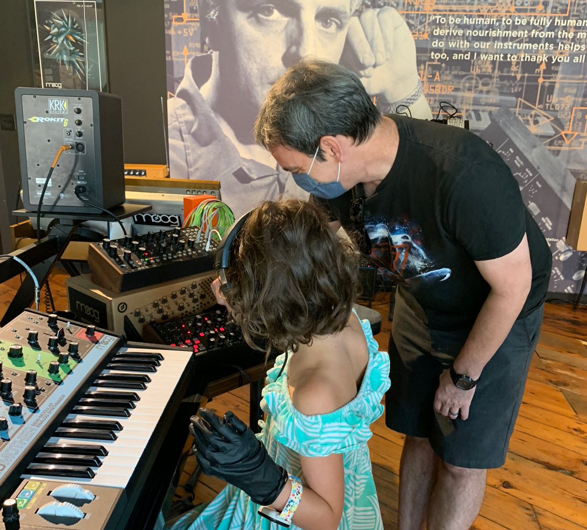 andrewlackey's tweet image. Thx Zack for showing us around the DFAM and Subharmonicon. $plurge We've been jamming on these all week. @moogmusicinc #moogstore