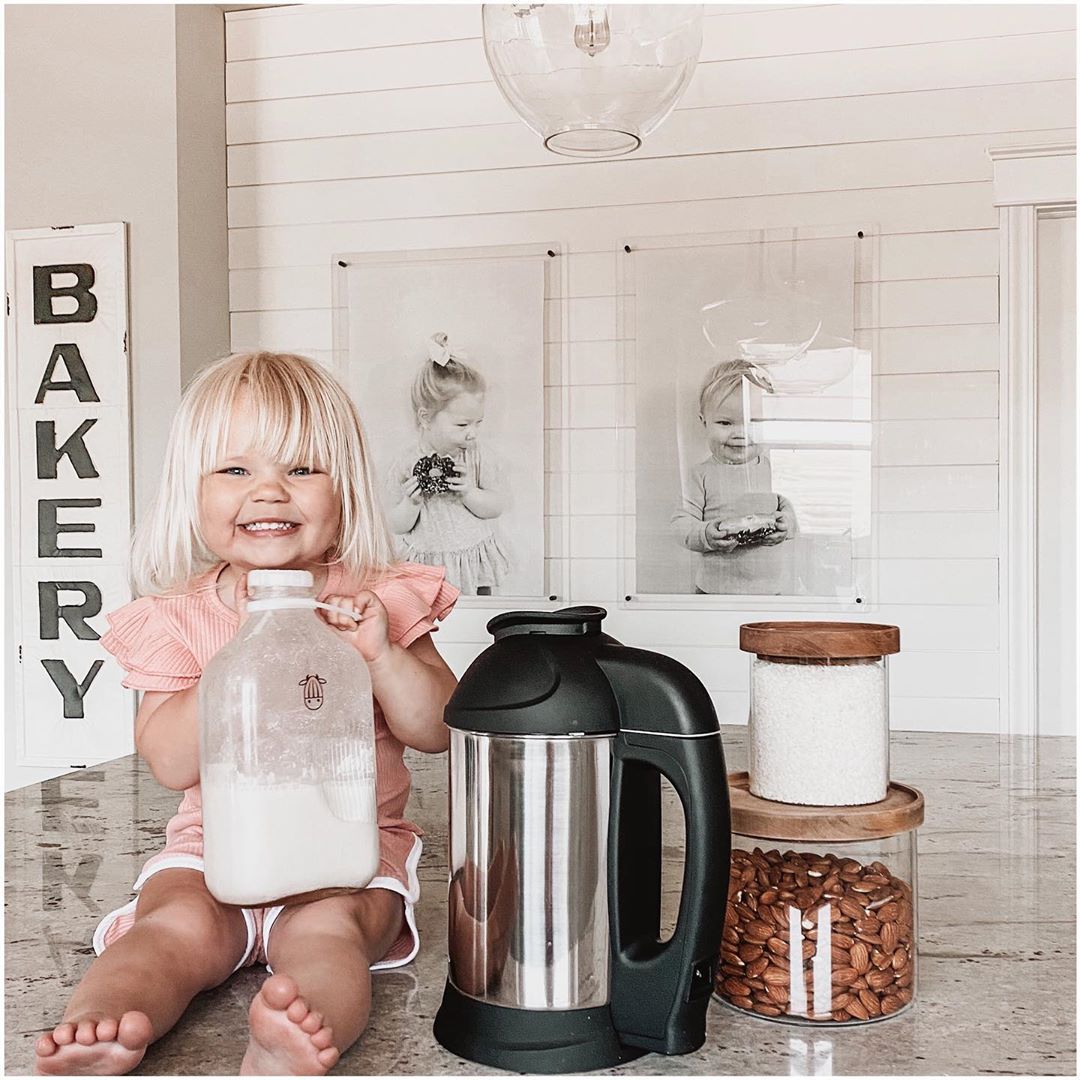 arttoframes's tweet image. From family heirlooms to personal photos our Acrylic Floating Frames give your prized possessions the perfect modern touch!

📸 : @NikiSpender 

#arttoframes #custompictureframing #acrylicframes