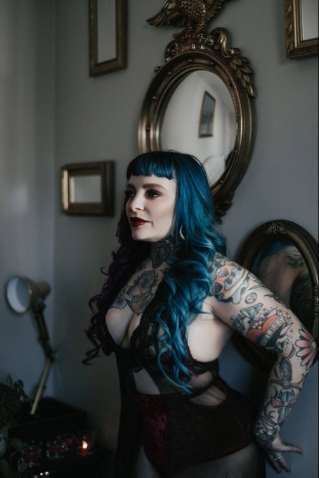 Look classy ✨ Be Nasty ⛓   https://t.co/f2MDYKgWPF   Hundreds of solo &amp; b/g content &amp; fetish work available<a href="/tag/mvsales"class="tags"><span>#mvsales</span></a>