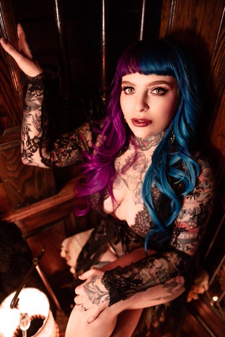 Look classy ✨ Be Nasty ⛓   https://t.co/f2MDYKgWPF   Hundreds of solo &amp; b/g content &amp; fetish work available