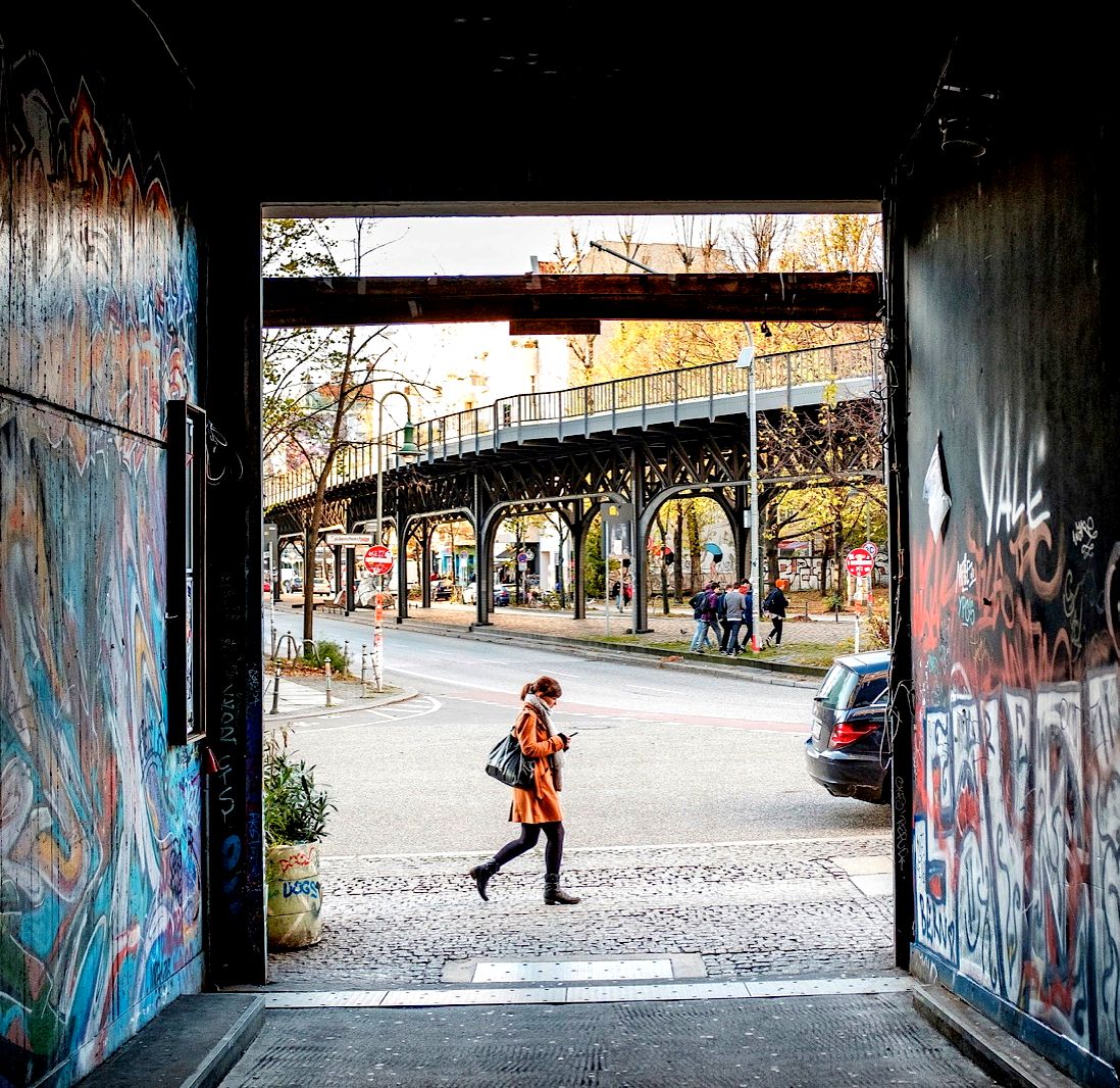WinesofGermany's tweet image. There’s light at the end of the graffiti tunnel 🏙️ – Berlin has some of the coolest back streets in the world! 😎 #CoolestWinesonEarth 📸 - @OhBroCreative