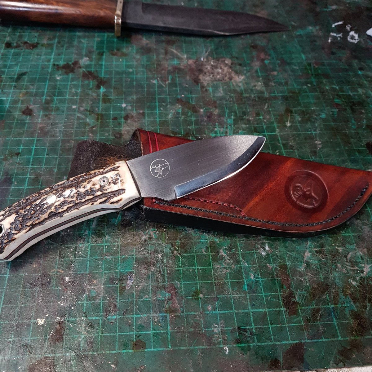 exmoorblades's tweet photo. Latest Antler Knife finished, Loving this material to work with.
#antlers #antlerhandle #bespoke #handmadeblade https://t.co/u3wINpnZi0