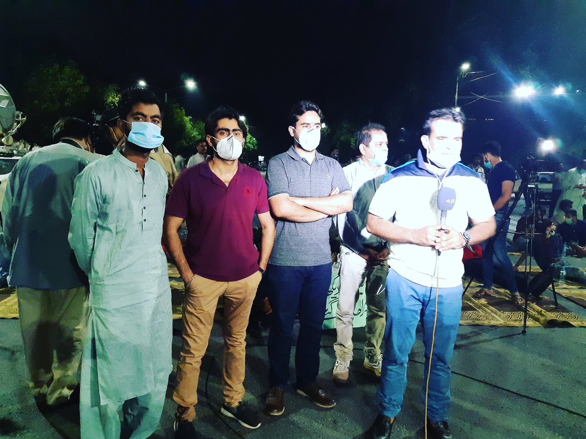 shl_yda's tweet photo. YDA SHL standing with our brothers from media house.
Uplift ban on @24NewsHD .
City network always raised voice for poor public.
Say no to dictatorship.
#24news https://t.co/CtNfHRrDSm