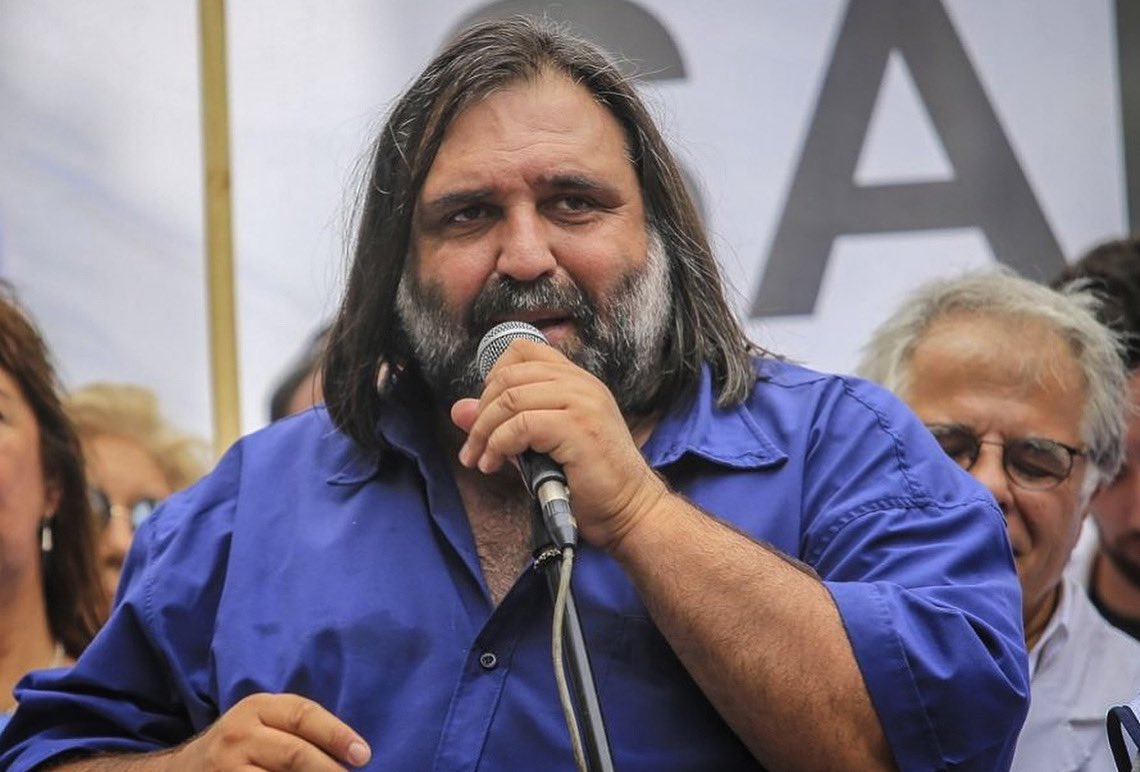 Movimiento_Mayo's tweet photo. Expresamos nuestra solidaridad con @RobiBaradel, Secretario Gral de @ctabsas y @SUTEBAProvincia.

Víctima de las escuchas ilegales y el espionaje llevado adelante durante el gobierno de Mauricio Macri y María Eugenia Vidal. https://t.co/Jugp86UKlk