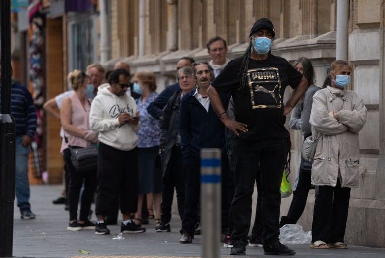 DailyMirror's tweet photo. Leicester outbreak 'partly caused by failure to translate coronavirus advice' https://t.co/T7LnFxs7lz https://t.co/e0ugoEEghO