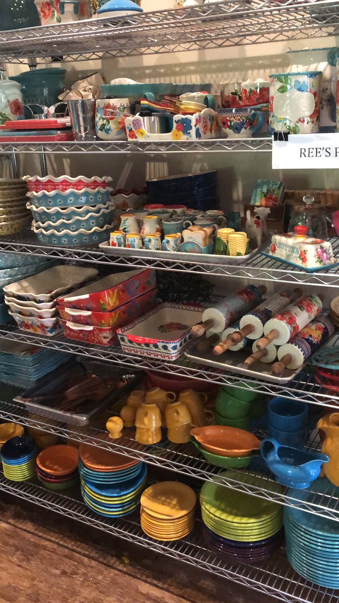ASarahMoment's tweet photo. It’s all so organized and colorful! #PioneerWoman #DrummondLodge https://t.co/FRitkf6CBM