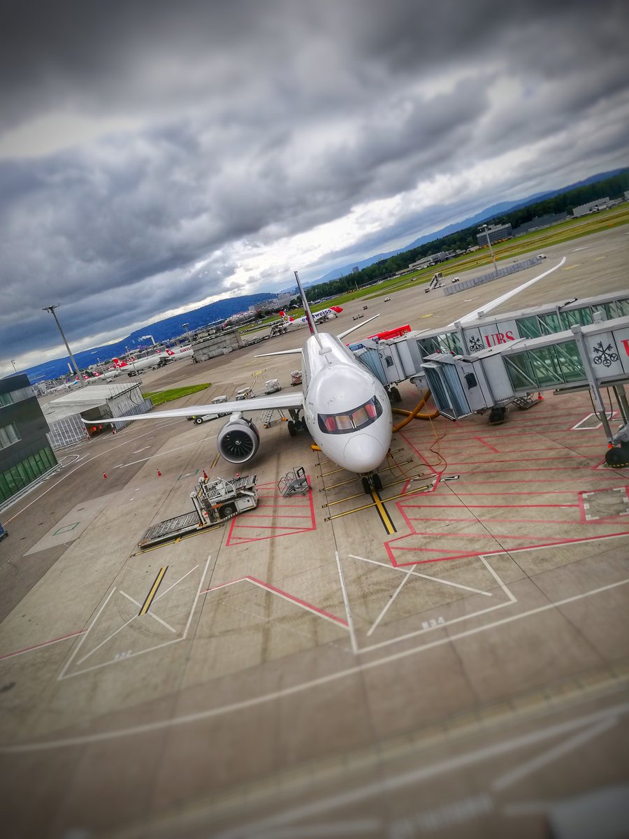 BrunoLauper's tweet photo. Zurich Airport 06.07.2020
•
#cfvlu #aircanada @aircanada #dockB #observationdeck #tiltshift #tiltshiftclub @tiltshiftclub @tiltshiftcam #boeinglover #boeing #b787  #boeing789 #aviationAction #planespotting #zurichairport #zrh #aviation https://t.co/07jCUyZGYy