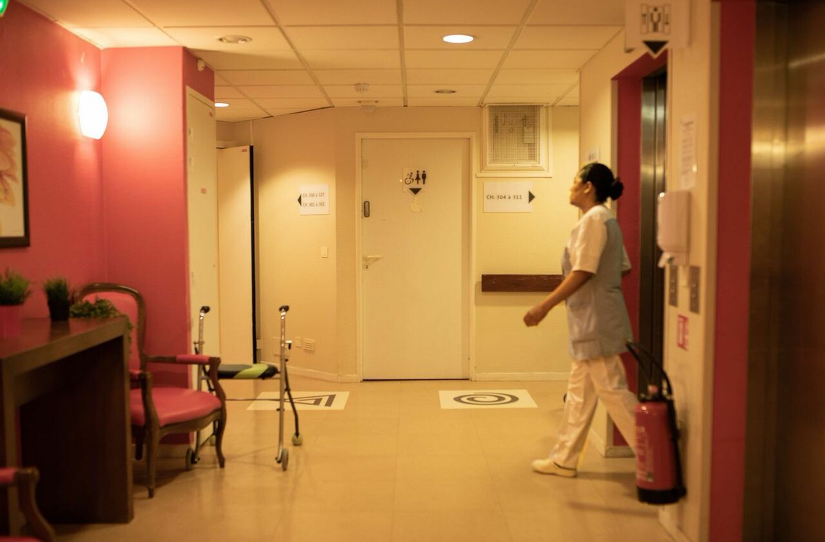 le_Parisien's tweet photo. Toulouse : deux infirmiers qui demandaient des masques dans un Ehpad ont été licenciés
👉 https://t.co/S2pfGFhV9s https://t.co/NztCw4J2CK
