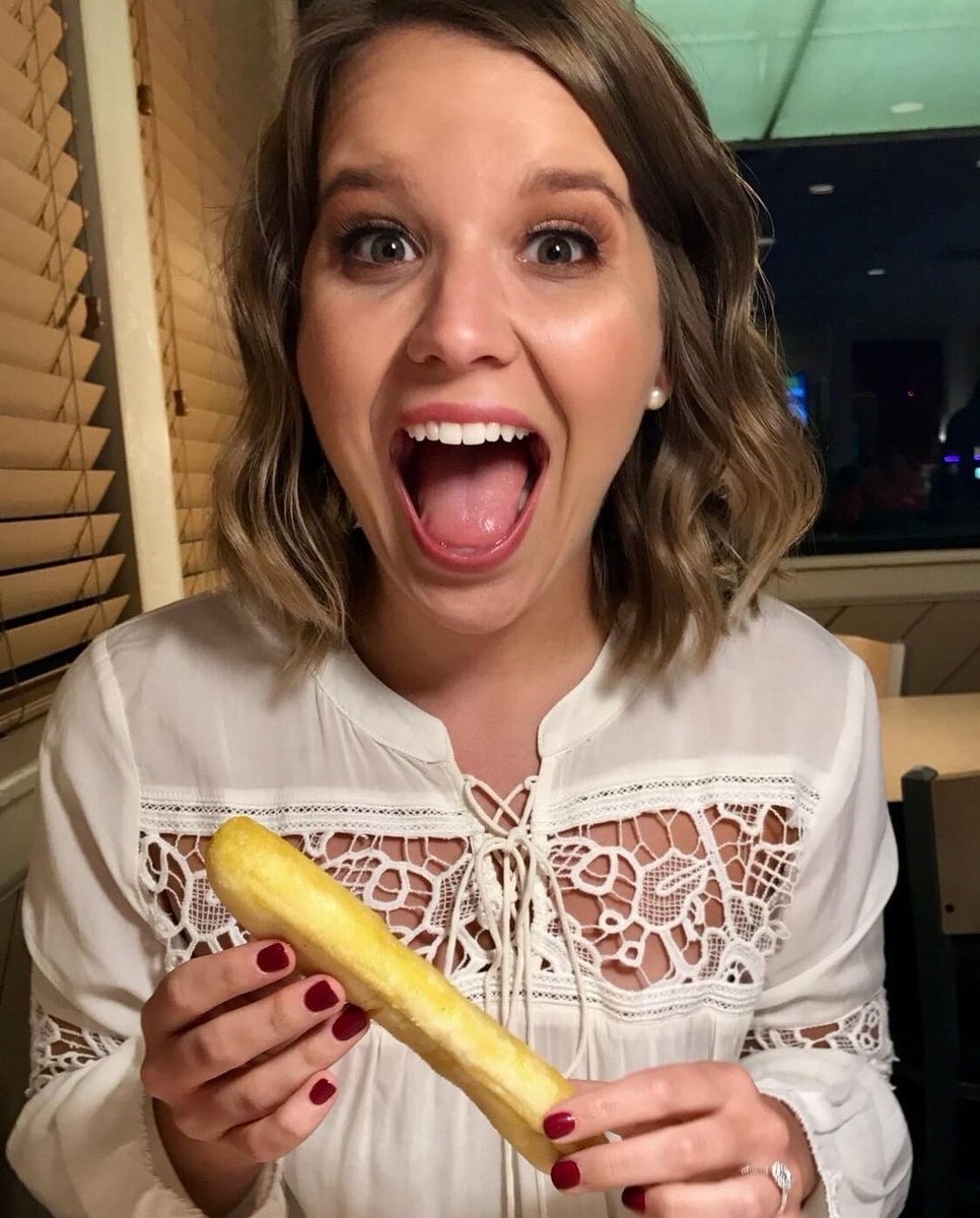 Fazolis's tweet photo. Raise your hand if you experience this same level of excitement over our breadsticks. β β
β
Location: Quincy, ILβ
β
#betterwithbreadsticks https://t.co/8YFFUHfgTm