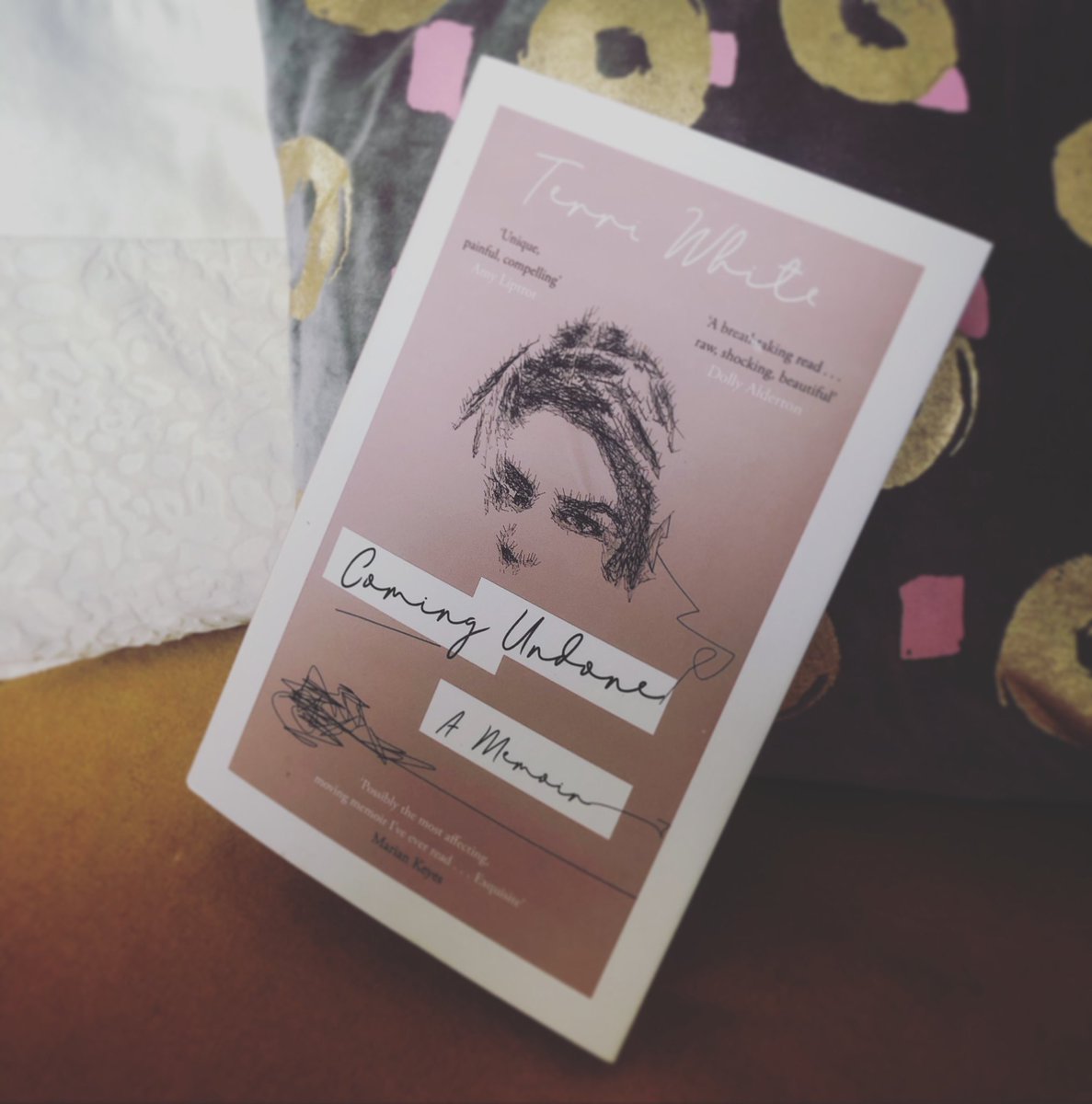 gemmyred's tweet photo. “For Margaret Noreen Carter. And all the girls who feel they’re forever lost.” So OBVIOUSLY I’m weeping already @Terri_White... #comingundone #terriewhite
#lockdowndiaries #amreading #amhealing #onlife #onlove #onloss #ontherebuild #anotherdayanotherbook #powerofwords https://t.co/nf2fCKjRoI
