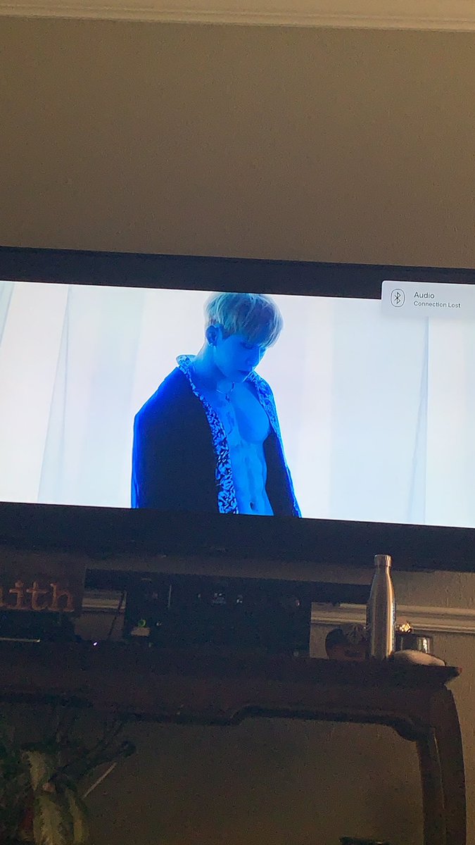 SourrTaee's tweet photo. also i paused on the best moment,, i miss wonho https://t.co/1eEBiztzwr