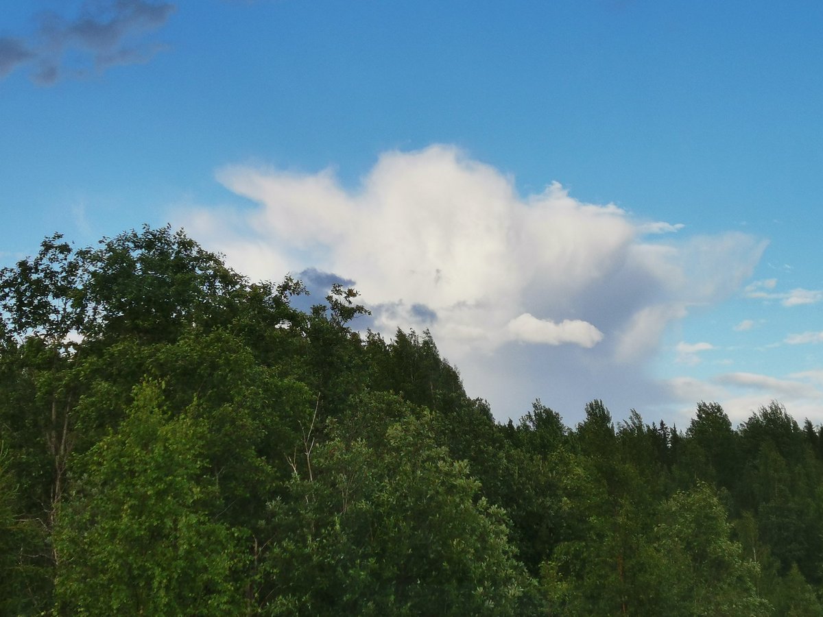 Aija_H's tweet image. Jyväskylän iltapäivän pilviä. #sää #pilvi #jyväskylä