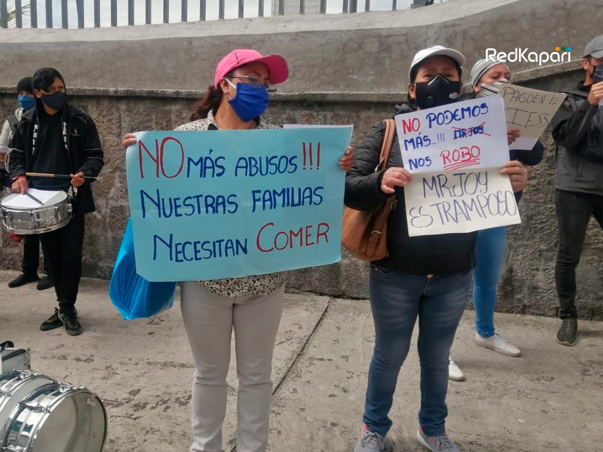 RedKapari's tweet photo. En Quito frente a las oficinas del @MinTrabajoEc ex trabajadores de #MrJoy, que fueron despedidos y vulnerados sus derechos en medio de la pandemia realizan un plantón exigiendo el pago de sus sueldos, el cumplimiento de aportaciones al IESS y respeto a sus derechos laborales. https://t.co/f4Oj5eYrzy