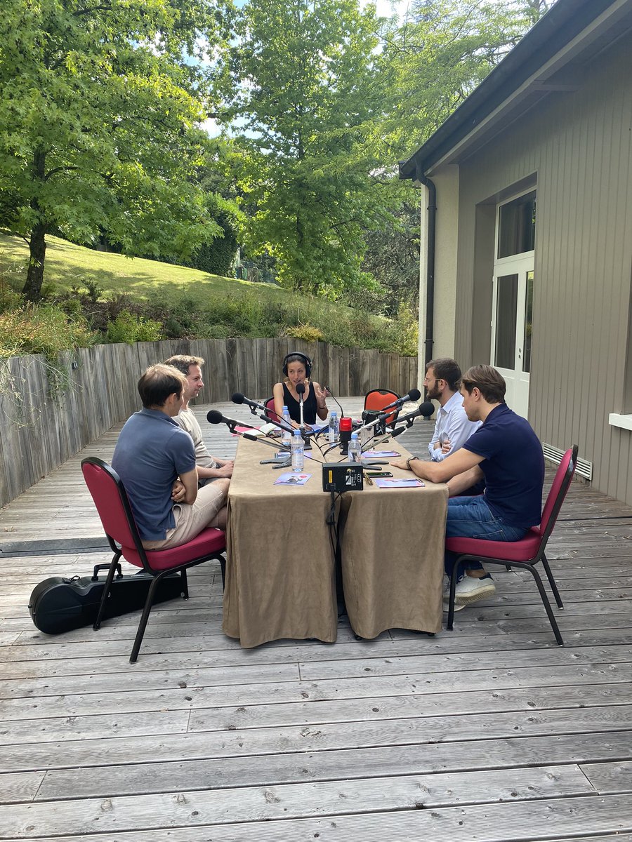 annasigalevitch's tweet photo. « Le français est une langue qui a peu d’accentuations. Pour moi, dans la musique il y a quelque chose de cet ordre là : une horizontalité limpide et claire » @ChamayouB dans Le Mag de l’été sur @franceinter @lagrangeaulac https://t.co/8dnYY3ReZv