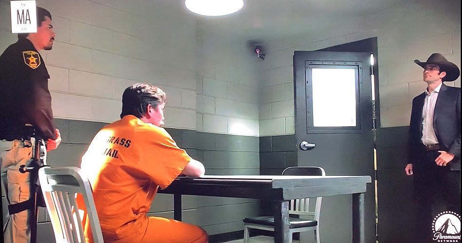 antho_herren's tweet photo. 🎬 Cameo role last night on @Yellowstone S3 Episode 3 #SweetGrassCountyJailDeputy #SGCJ #YellowstoneTV #mondaymotivation #actorslife #SAGcard Many thanks to #TaylorSheridan #StephenKay and #JohnDahl for the opportunity. 🙏🏽 https://t.co/yuciUKLPMu