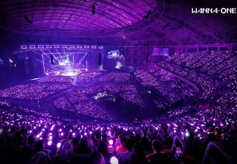 ayrasadiya's tweet photo. Happy 3rd Anniversary Wannable❤❤❤
Sayang banyak banyak buat kalian😍, semangat terus nunggunya walau tanpa kepastian😭😭
#Happy_Wannable_Day
#영원히_워너블
#Happy3rdAnniversaryWannable https://t.co/L8YypnIBiZ