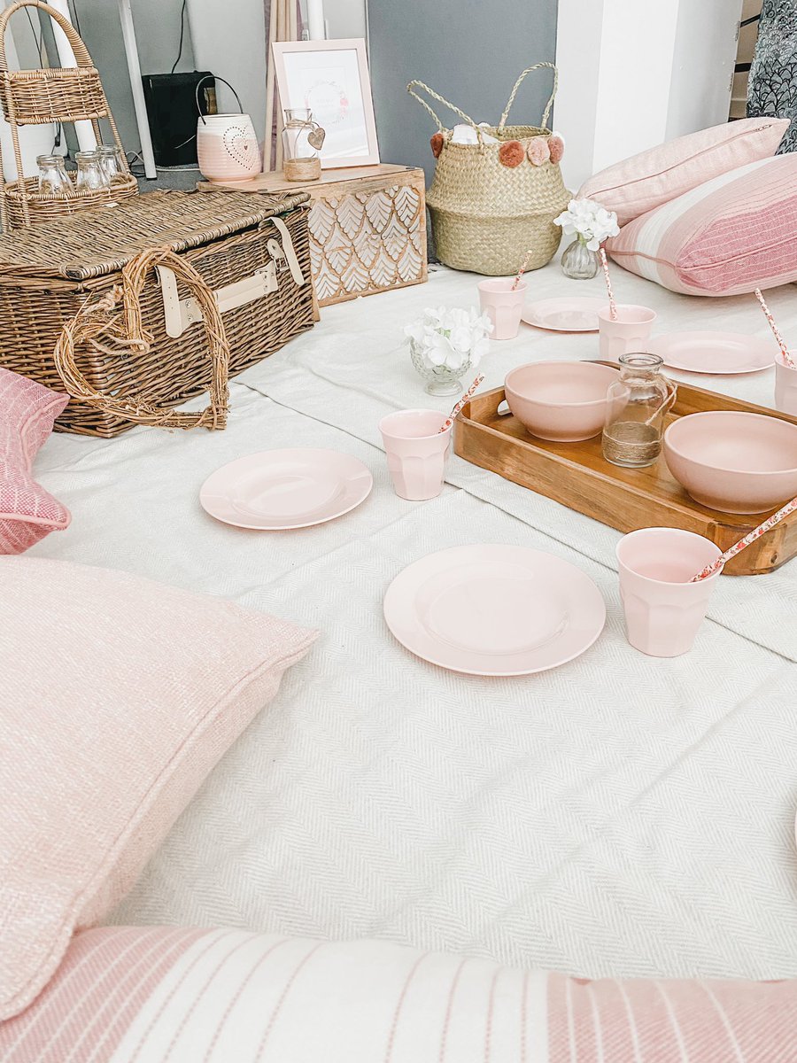 LittlePartyHire's tweet photo. Mocking up our picnic party https://t.co/ilDBqrklDt