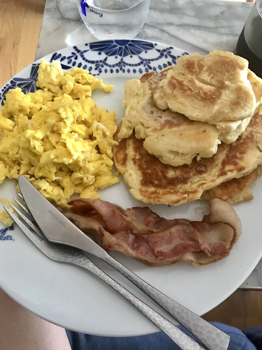ツノあるふぁ アメリカの典型朝ごはん作ってくれた アメリカ人 朝ごはんに野菜食べない謎 あと ベーコンは焦げてるんかって位カリカリに焼く謎 私のはカリカリになる前に救出 ツノあるふぁ アメリカの典型朝ごはん作ってくれた アメリカ人 朝ごはんに野菜食べない謎 あと ベーコンは焦げてるんかって位カリカリに焼く謎 私のはカリカリになる前に救出