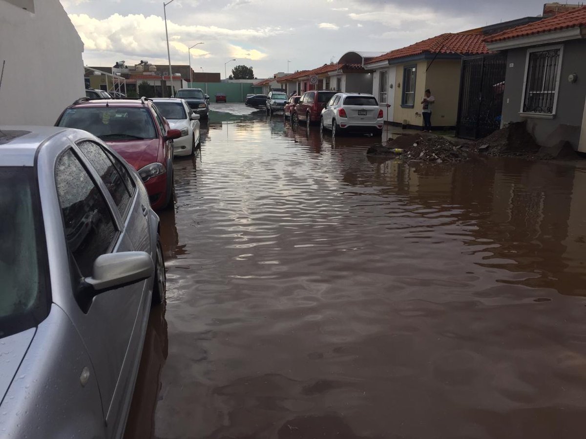 srene_a's tweet photo. Sin respuesta aún a la problemática que se vive en el fracc Aranzazu 2 @AMD_Durango @JorgeSalum @ObrasPublicasDG @Rodrigo_mijares @ZujeyLuna10 @canal10durango https://t.co/wjv5On8i1S