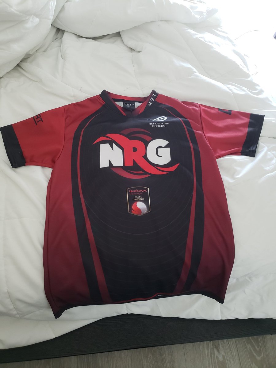 📣 ¡SORTEO 🤑

🔱Pass Royale
Camiseta de NRG

Requisitos:
✅ Seguirme 
✅Dar RT, MG 🔁❤️ 
✅Mencionar 2 amigos 📝 

Termina el viernes 10 de Julio! 🥳
