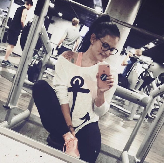 Workout 🏋🏽‍♀️ 
#fitness #workout #nike #happy #holly #glasses #brownhair #münster #home #germany #germangirl