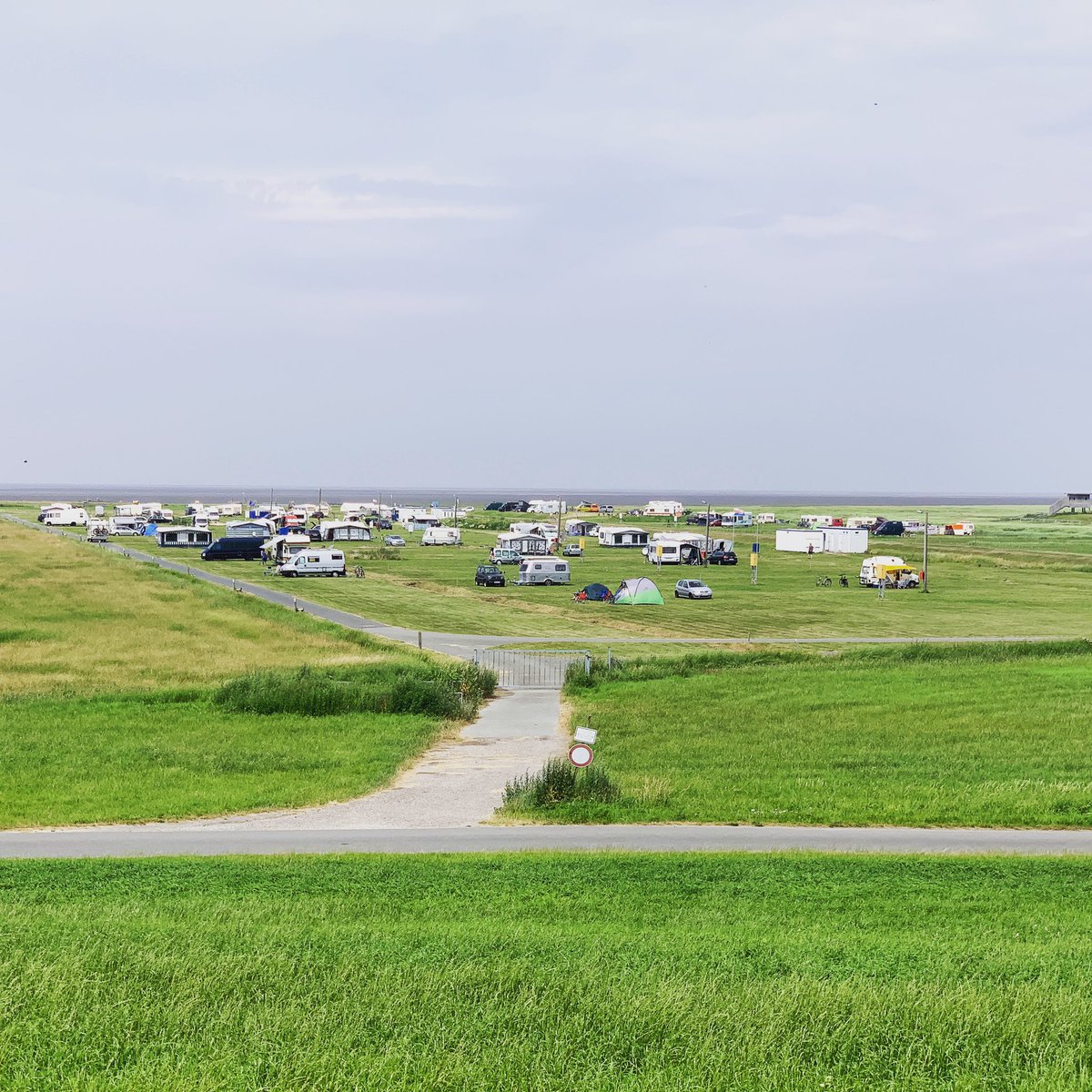 wohnitopia's tweet image. Vor dem Deich ist besser als hinter dem Deich.

Wie schön eine kurze Auszeit mit dem Wohnwagen sein kann, haben wir hier in diesem kleinen Beitrag festgehalten.

wohnitopia.de/2020/07/deich.…