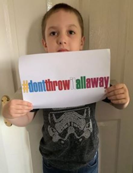 approachtoo's tweet photo. Did you know drivers who smoke also contribute to the UK's littering problem. In fact, 5% dispose of cigarette butts and e-cigarettes on roads.
Message from Sam &amp; the ambassadors, please stop!
Thank you to crime thriller &amp; historical fiction author @HowardLinskey for his support https://t.co/diDjICeJhI