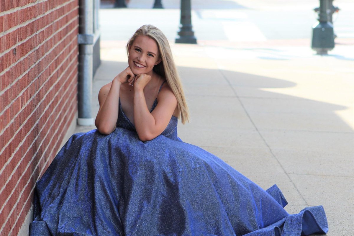 TaylorNew01's tweet photo. Feeling all the Cinderella vibes in this dress 💙 @SherriHill https://t.co/OBJRKpniwi