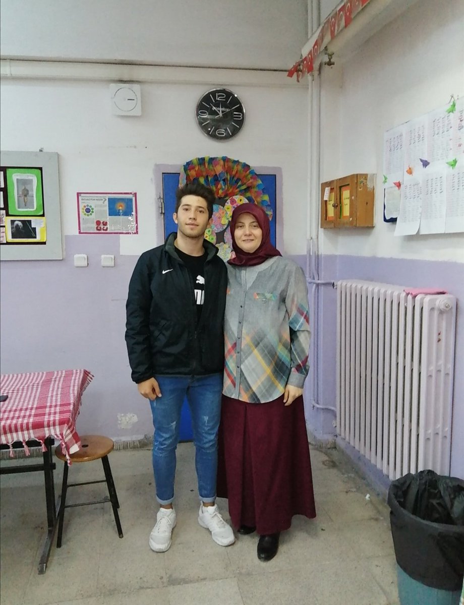kardelen067134's tweet photo. mezun olduktan sonra ben bu dersi ve sizi çok özledim 🥰 diye atölyeye ziyarete gelen  çocukların dersidir  #TeknolojiveTasarımDersimiz @ziyaselcuk @varank @Habip_Asan @cemgencoglu @adnanboyaci @bdonmez44 #TeknolojiveTasarımDersimiz https://t.co/REGtjpLRQi
