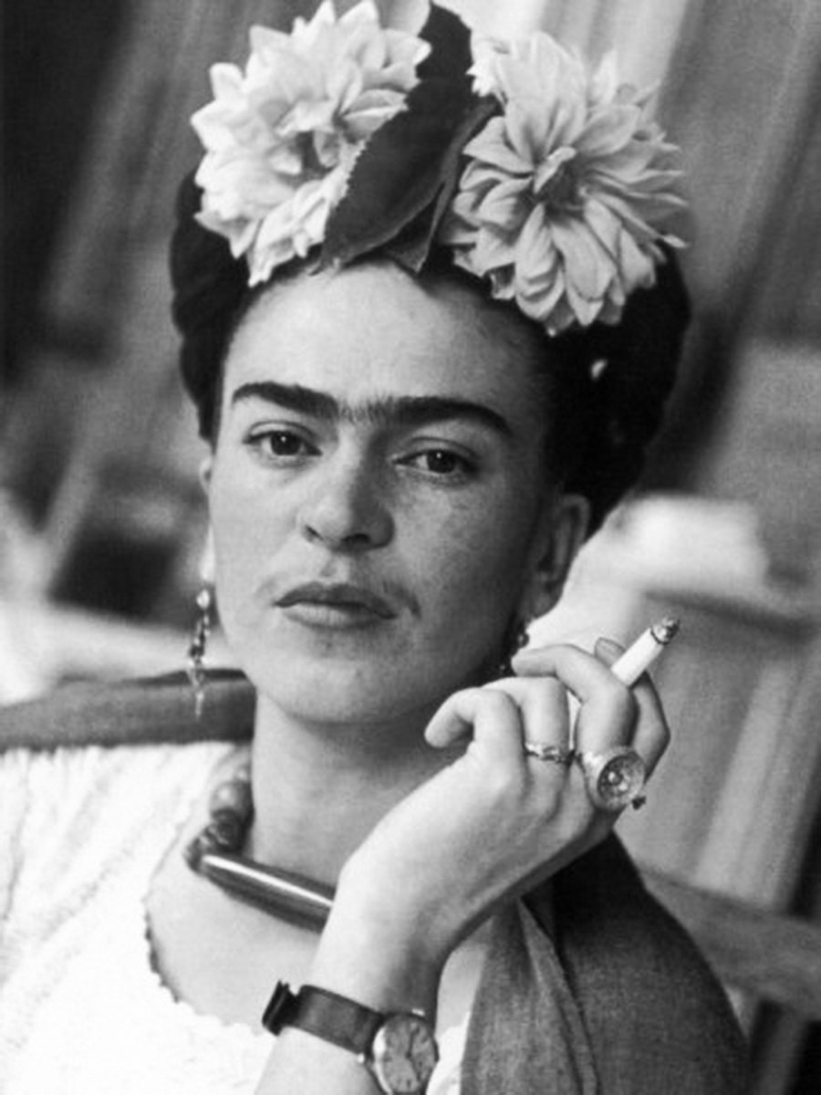 ImagenRetro's tweet photo. Un día como hoy pero de 1907 nació Frida Kahlo, la pintora mexicana que hizo de su vida una obra de arte. #FridaKahlo https://t.co/ZREex2lQmb