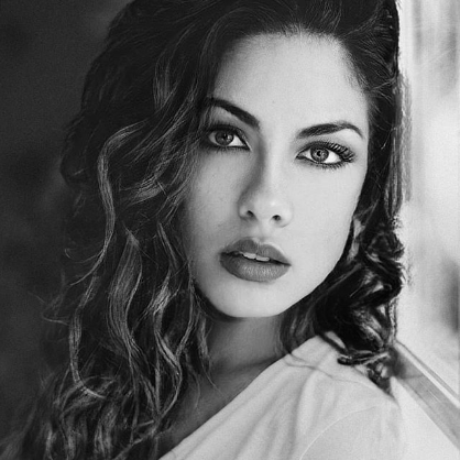 Astrid_40K's tweet photo. OMG me acabo de enamorar con la mezcla de FaceApp entre @miriamrmusic_ y @SoyNiaOT2020
Porfavor cuanta belleza puede salir de esta union! tanto musicalmente hablando como fisicamente!!
#NiaCorreia6J #PostOT6J https://t.co/qlRdxLnS8X