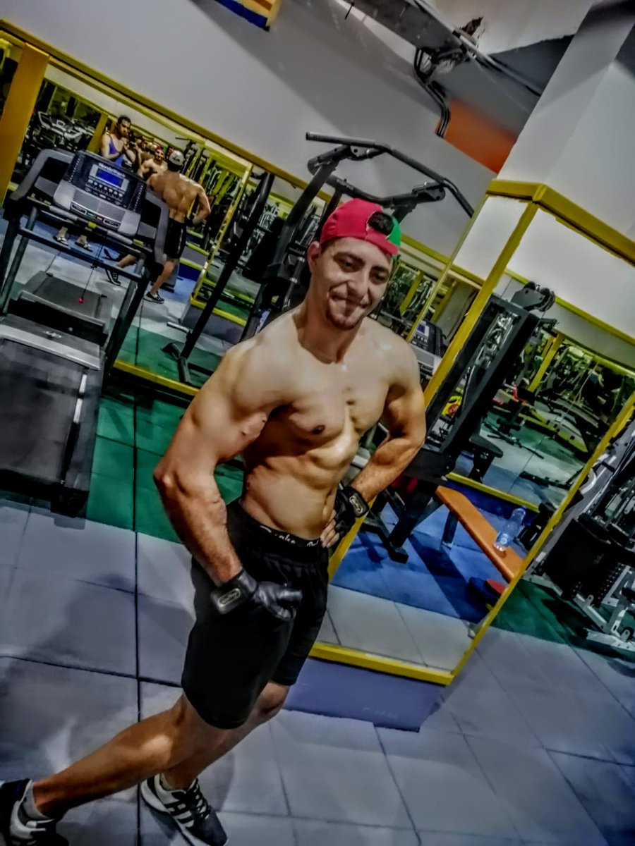 thestraightdud1's tweet photo. Mohammed is 24 years old. Weightlifter and taxidriver from Kuwait. U want to see videos where he plays a bit? #sexyarab #hornyguy #hotguys #onlyfans https://t.co/0wwRSHpfCw