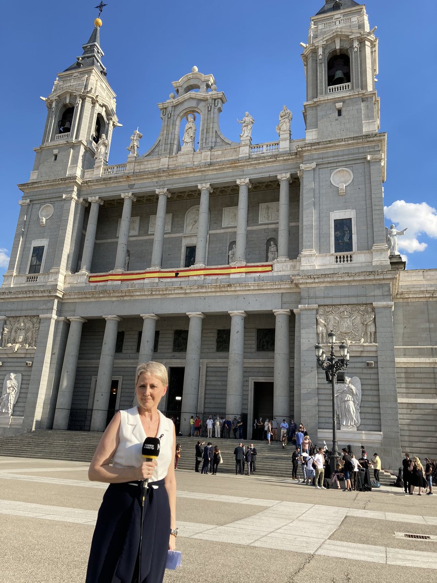 A las 19h15 desde la Catedral de la Almudena @inmagalvano y @MadridDirecto retransmiten la Misa Funeral por las víctimas de la Covid-19 con presencia de los Reyes @telemadrid @CuarzoTv