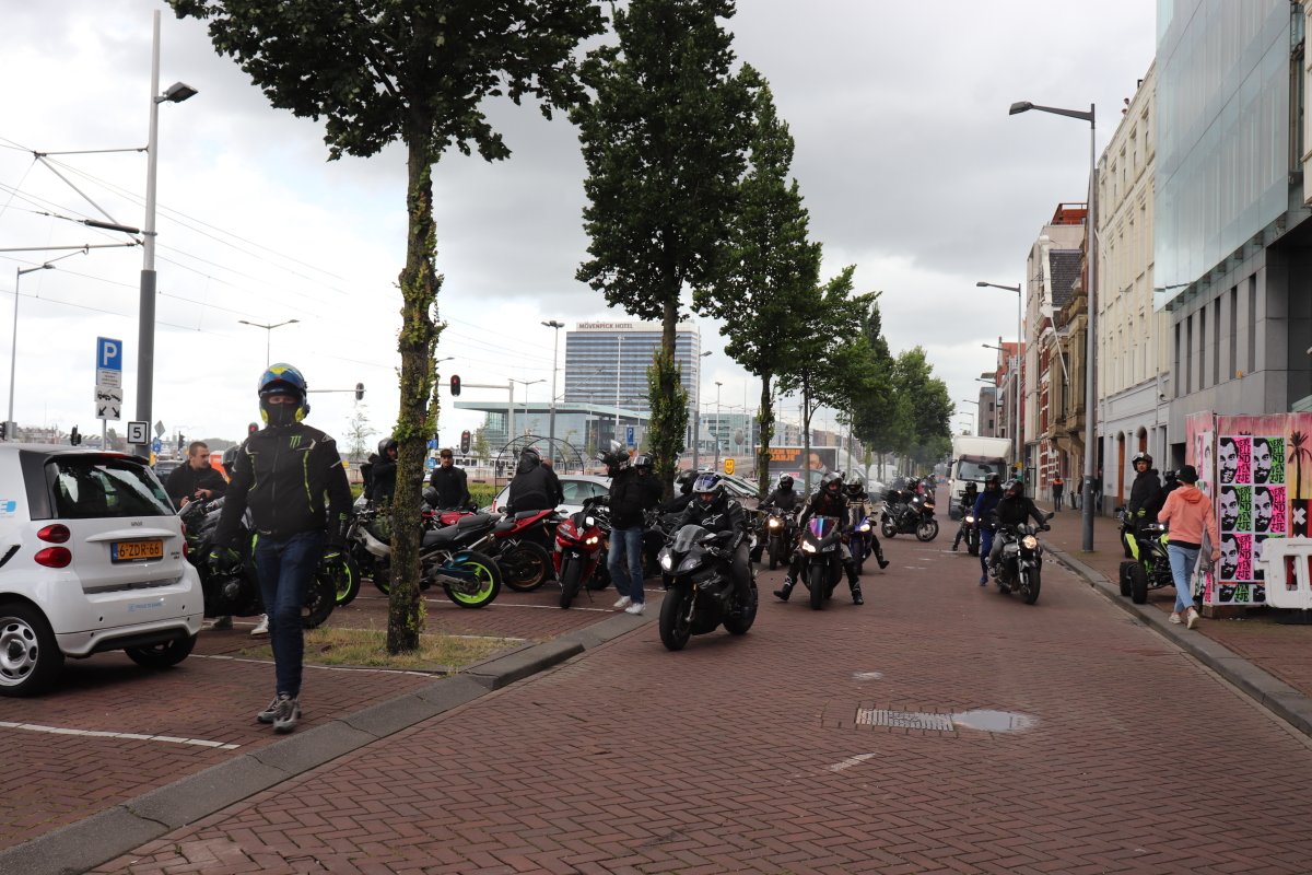 Melding verkeersongeval De Ruijterkade Amsterdam