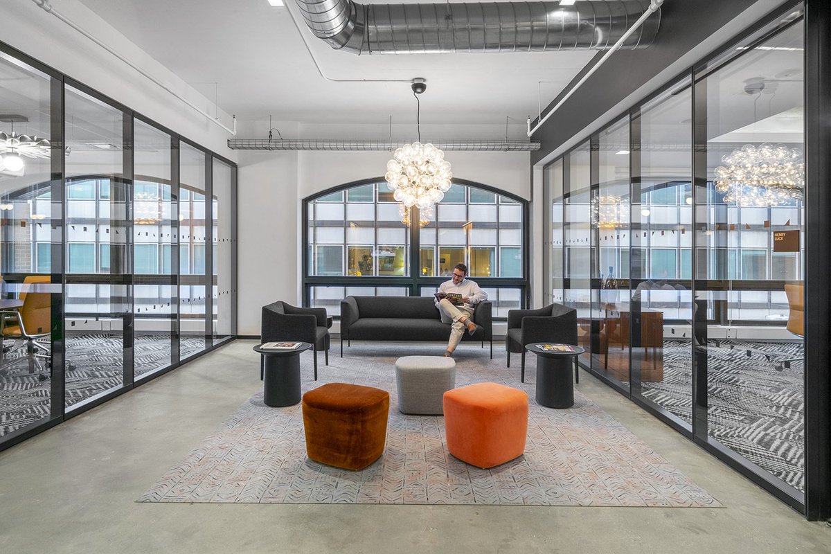 GreenCubicles's tweet image. FORTUNE WANTED TO REFLECT THEIR BRAND, along with the history and future of the company. They created a clean backdrop with simple elements to highlight intersection of business with art. #brandeddesign #officefurnitureaustin hubs.ly/H0s9tfP0