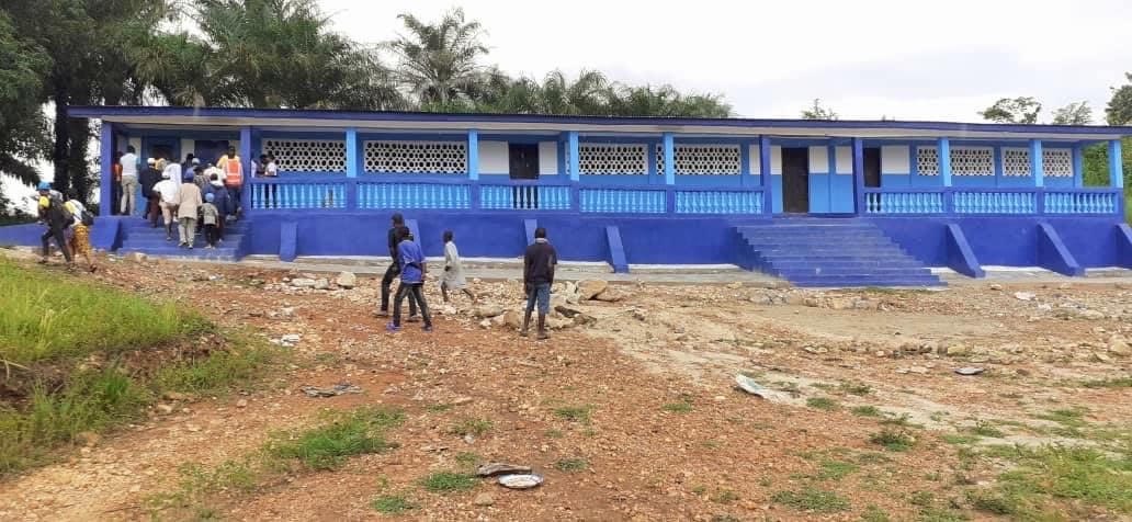 GleanerSierraLe's tweet photo. Seawright Mining Boosts Nyandehun Community
Full detail👉https://t.co/Tm4PbLilM2 #SoerraLeone #Seawrightmining https://t.co/C3rpfbGJ5u