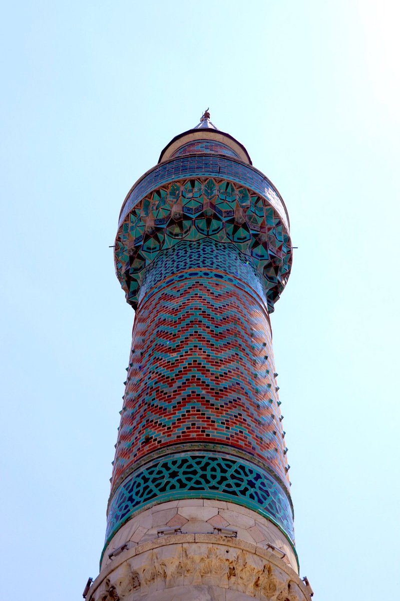 akifsarier's tweet photo. İnsan bilmediği işi erbabına bırakmıyorsa ahmaklığı 7 diyara türkü olur..
#iznik #tileswork #art #ceramics #design #architecture #ottomanart #green #hexagon #pentagon #hendese #islamicgeometricdesign #islamigeometrildesenler https://t.co/9c01zglDGI