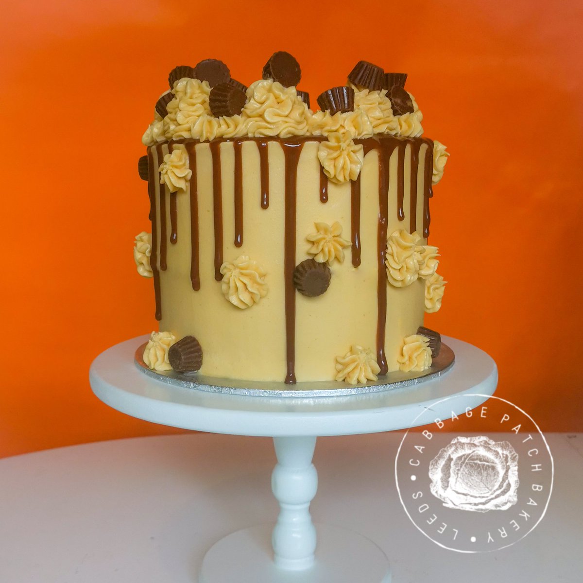 cpatchbakery's tweet photo. There is nothing in this world that a jar of peanut butter and a spoon cannot fix. Fact.
The solution to all your problems awaits. Caramelised butternut squash sponge stacked with a healthy dollop of pure, unadulterated peanut butter and peanut buttercream. #ShopSmallUK https://t.co/ABoxg2yxL4
