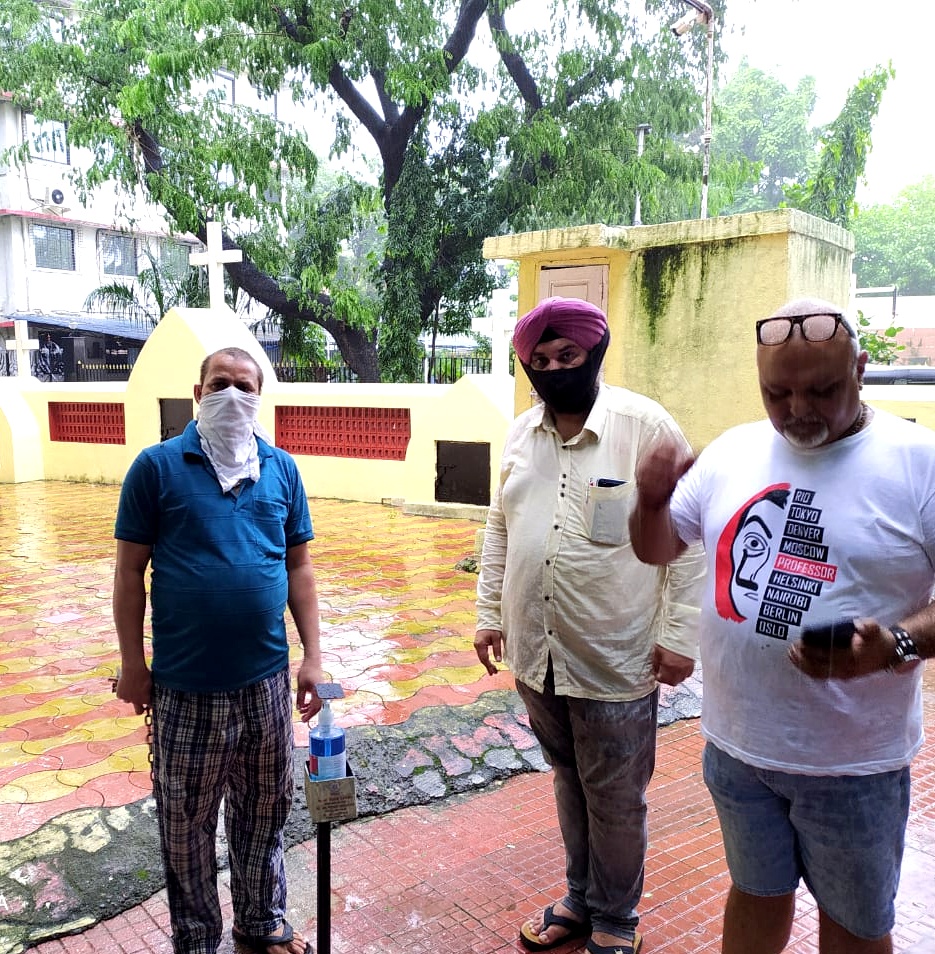 SandeepDham's tweet photo. Under the #CommunityService #Initiative of MLC Shri @PrasadLadInd 
Today #FootOperated #SanitizerStands and #SprayBottles were delivered to #Gurduwara #GurMandir, St Gregorious #Church, Jari Hari #HanumanMandir and few more places in #Chembur
@narendramodi @Dev_Fadnavis @MPLodha https://t.co/t04jFrioCF