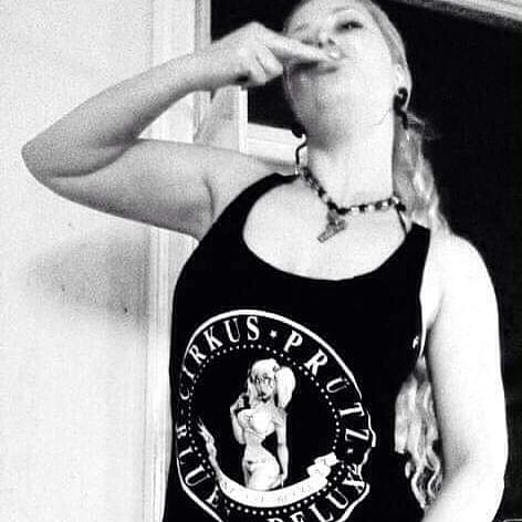 Nanna vet vilket band som gäller

#cirkusprytz666 #dinajewel #rock #girlsgirlsgirls