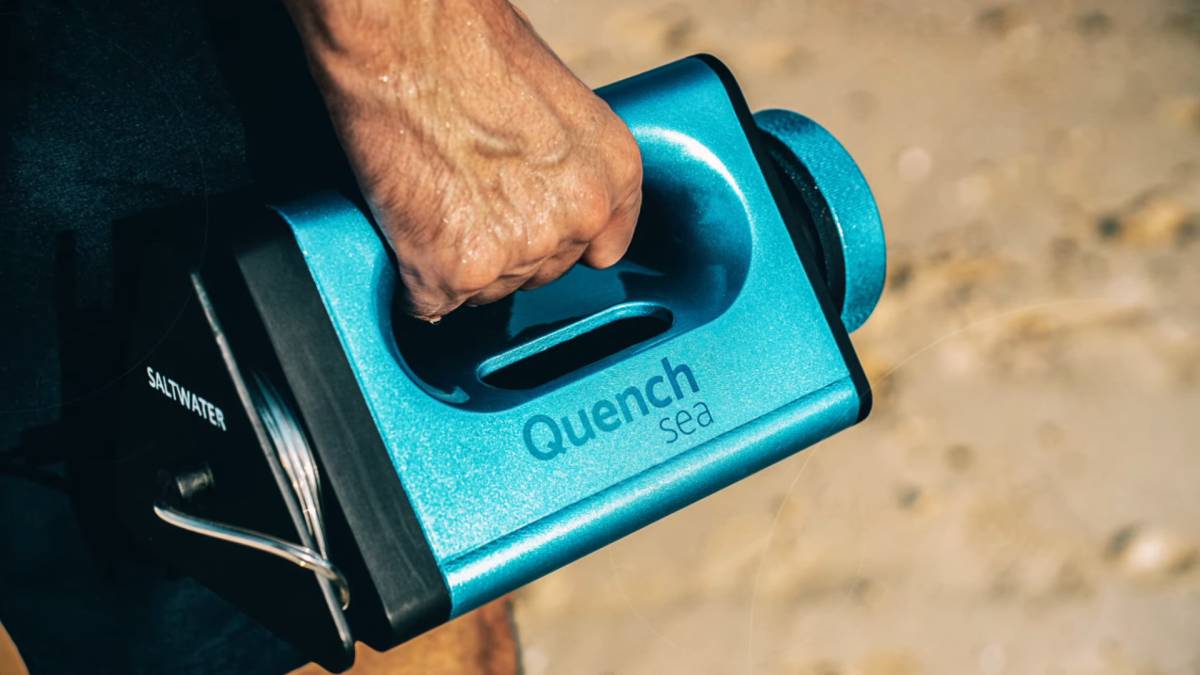 egodoyvallejos's tweet photo. EL FUTURO ES HOY | Toda mi vida pensé qué pasaría si pudiéramos potabilizar el agua del mar. Bueno, eso existe al alcance de todos, ahora. Este increíble aparato de mano #QuenchSea te va a ayudar a cambiar el agua del mar en agua potable. En una hora podés sacar hasta dos litros https://t.co/F7aFawRhle