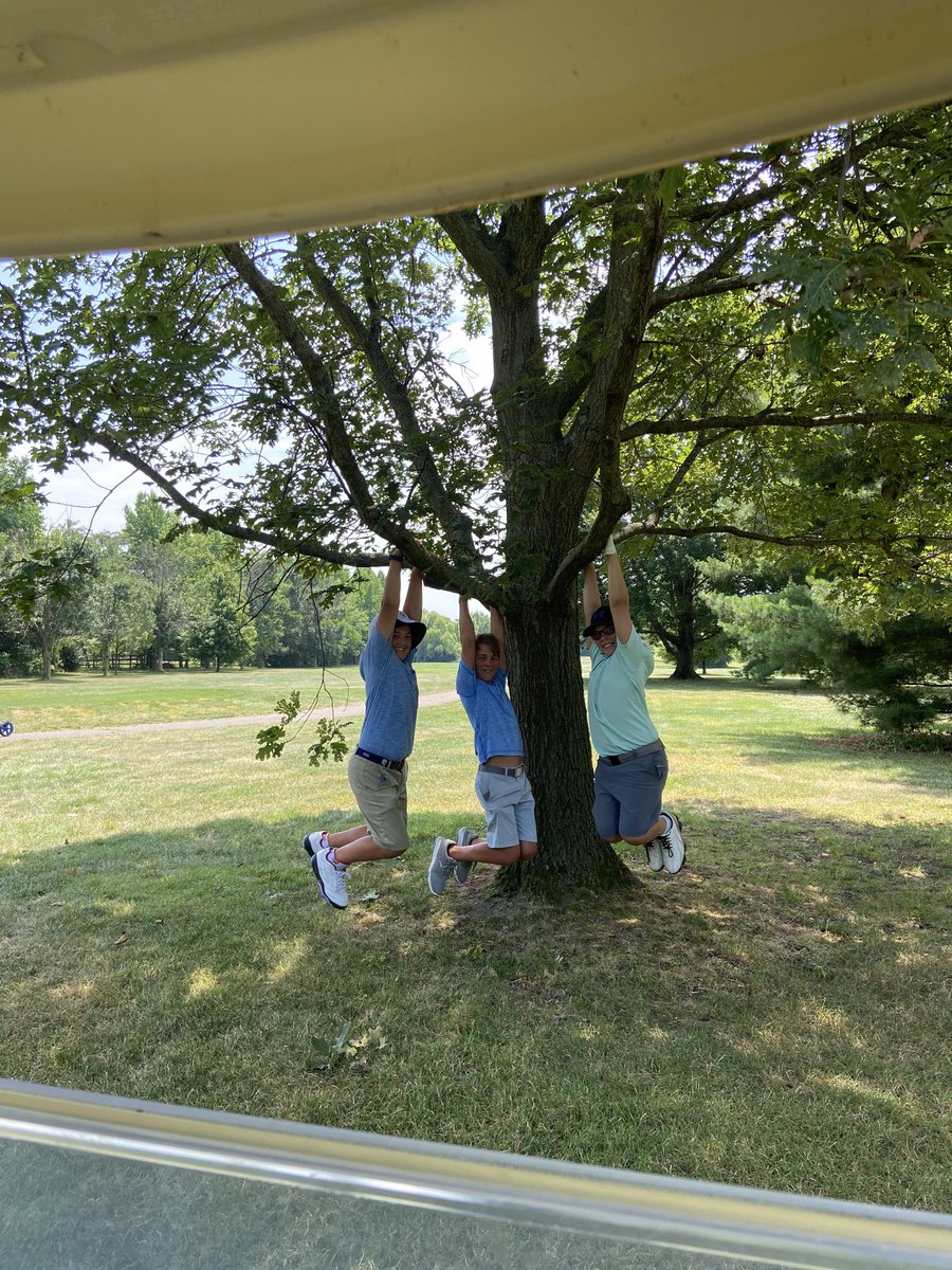 MSJ_Golf2002's tweet photo. ⁦@GCGA⁩ getting in some chin-ups while waiting at the 15th tee at Green Crest https://t.co/YjV8h6dMhK