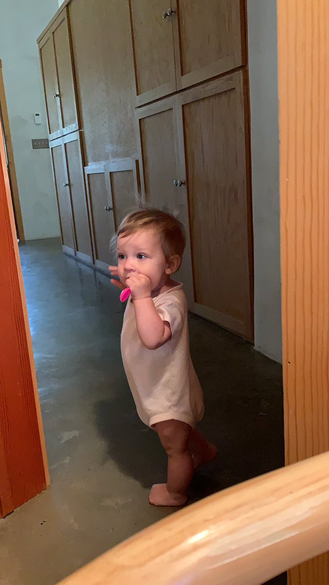 vlaner1994's tweet photo. She just totally shit herself, stood up from her crouching position &amp; started walking away, like nothing happened... 🙂 https://t.co/WJh6X9g85T