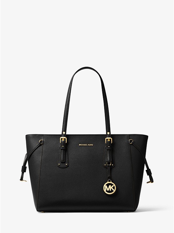 SAnonimoKikoH's tweet photo. Mis Regalos:
1. Un vale de 15 sesiones de 2 horas en un yate para que te lleves a tus ligues.
2. Un arnés para actos sexuales.
3. Un bolso de Michael Kors (el que querías)
4. Un pinganillo, para que seas de las pocas que tiene uno en Sálvame.
@SAnonimoylenia1 espero que te gusten https://t.co/ghQCYK4htf