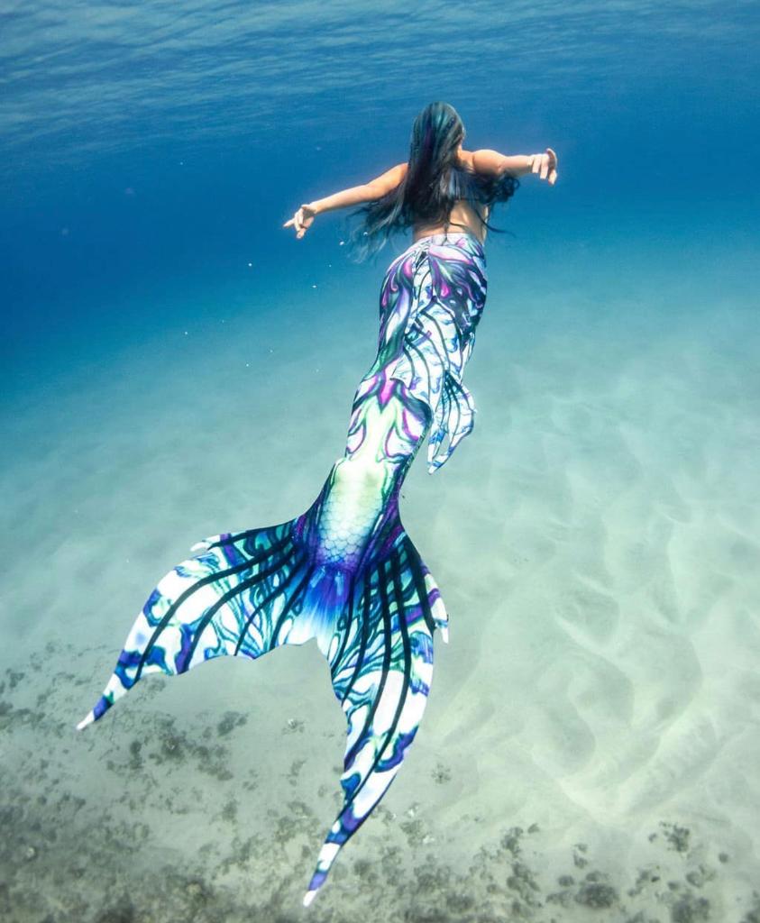 SirenTV's tweet photo. How we want to spend #MermaidMonday. 
___________
Photo via: https://t.co/UxfFERQy8c
📸 : https://t.co/xa3xC3Prxi https://t.co/wtxdn1MuKJ