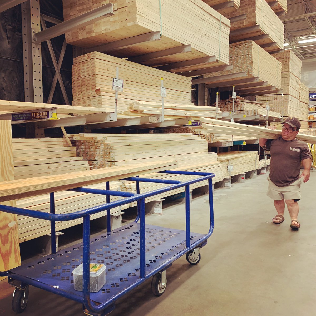 team7lj's tweet photo. A workin’ Man 🔨 #projectintheworks #myclassroomwillseemebetter #wealwaysworkinghard @Trent7LJ https://t.co/fd41YBJhuM