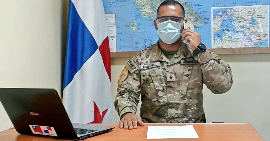 aeronavalpanama's tweet photo. El Mayor Emérito Villarreal de la 4ta. Región Aeronaval, participó en el programa "Comentarios y Propuestas" #RadioPoderosa donde mencionó el trabajo  permanente con la FTC #COVID19 y el @MINSAPma, además de 7,369 acciones de seguridad en la semana del 29 de Junio al 6 de Julio. https://t.co/uYzfquUpAv