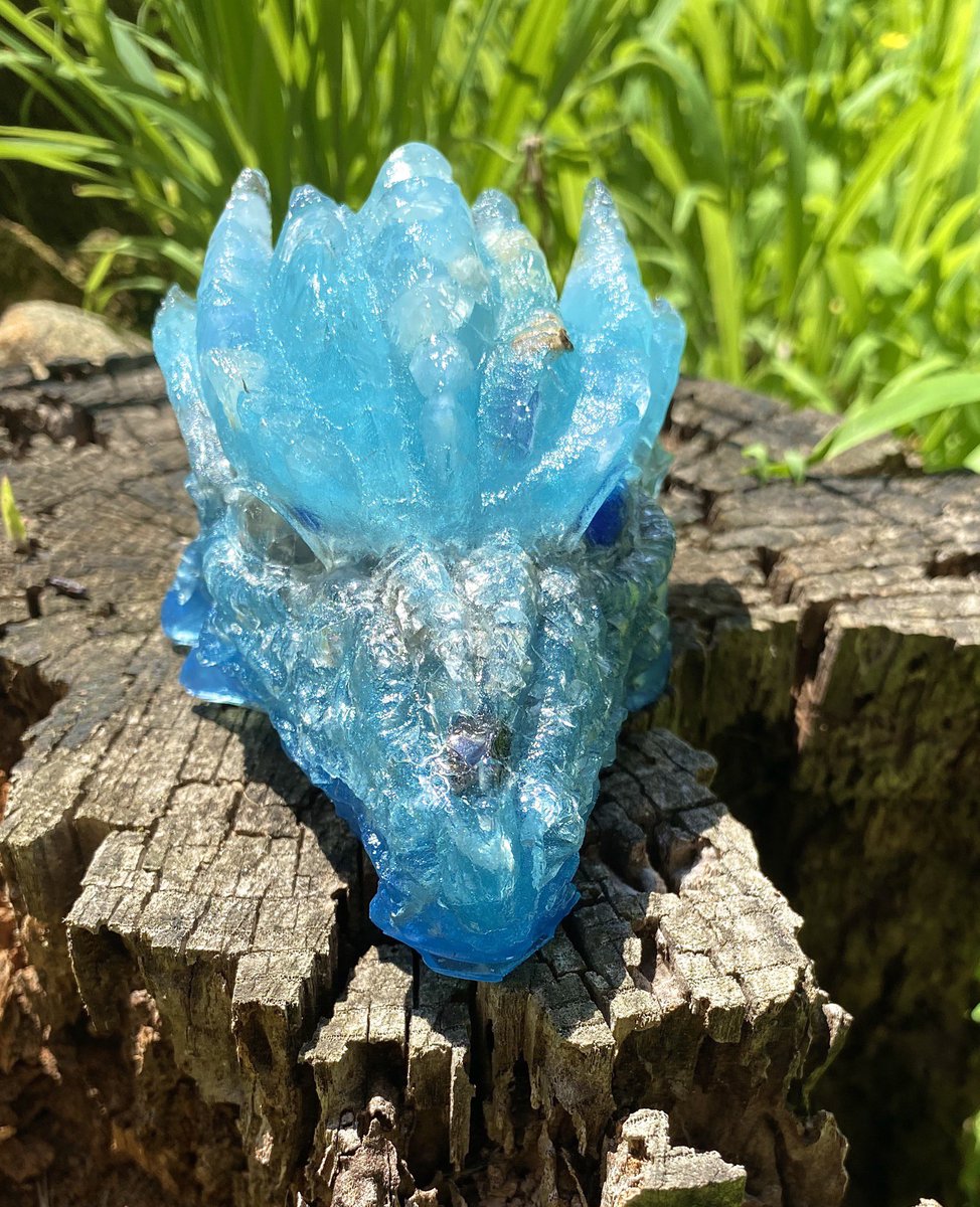 _MoniqueGisele_'s tweet photo. Just made another Orgonite Dragon Head! This one has Aquamarine, Fluorite, Lapis Lazuli & Shungite. Fluorite & Lapis glow in blacklight (shortwave black light used for these picts).
#Orgonite #Dragon #DragonOrgonite #Crystals #5G #MondayMotivaton #OrgoneEnergy #Etsy https://t.co/KVV43HpfHU