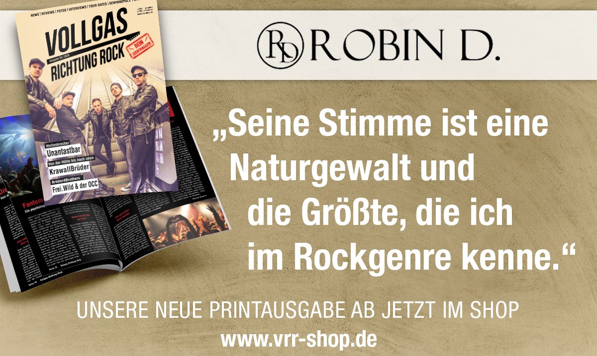 Vocal Coach Robin D. klärt auf!
Wie er die Goldkehlchen von <a href="/FreiWildBand/">Frei.Wild</a>, Stunde Null oder Alles Mit Stil in Form bringt, verrät er im Interview.
Die Juliausgabe gibt es im Shop:
vrr-shop.de