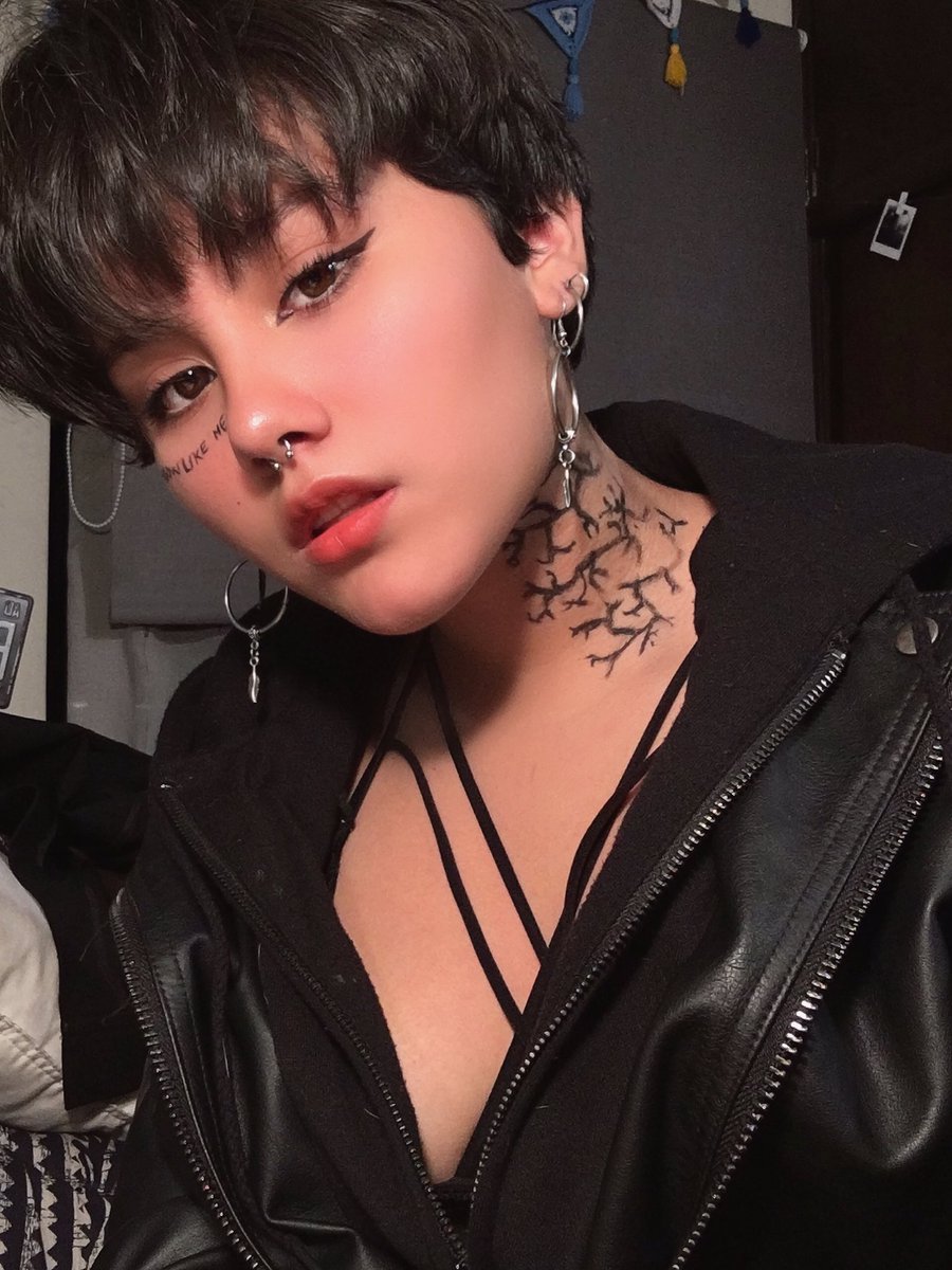 pancakevimin's tweet photo. Extraño a taehyung:( weno primera y última vez que pongo una foto mía en tw 
#ARMYSelcaDay @BTS_twt https://t.co/JfuaOhnPGZ